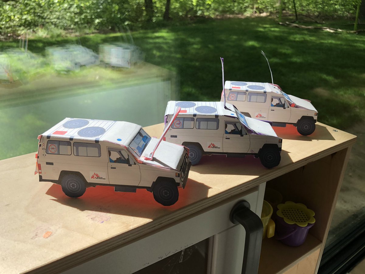 lolocanada's tweet photo. @MSF_Espana Tres ambulancias preparadas para cualquier emergencia! https://t.co/dSKCZp1Azl