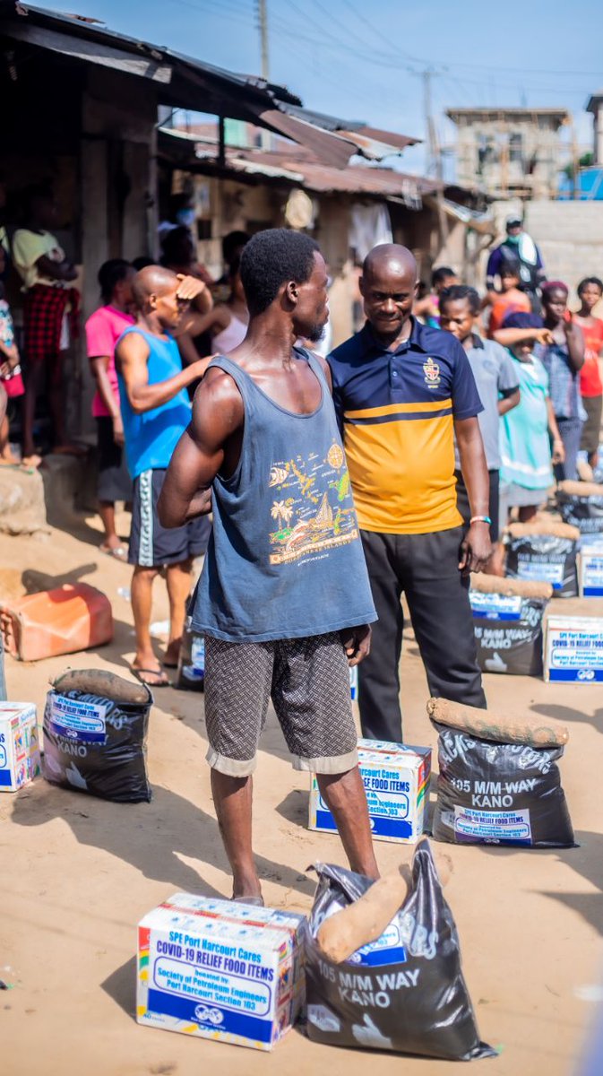 iam_meriton's tweet photo. Meriton in collaboration with SPE ( Society of Petroluem Engineers) International, Port Harcourt section. 
Distributed Covid-19 relief items to feed over 250 vulnerable families, in rural communities in Rivers State that are affected by the lockdown. #meriton #COVID19 #spephc https://t.co/06BUiukL3z