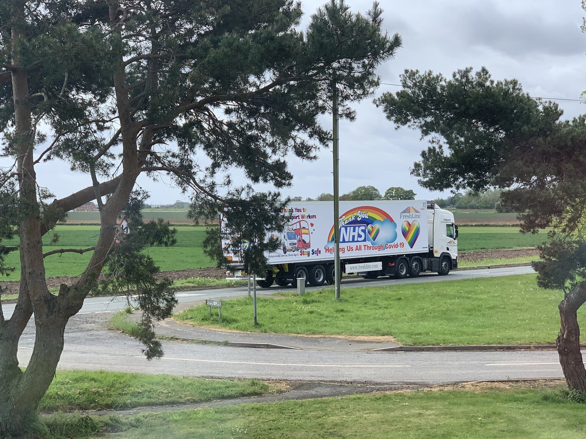 keelie_1983's tweet photo. Just seen this amazing lorry outside my house. Well done @FreshLinc and a massive THANKYOU to all our #keyworkers and #NHSheroes for keeping our country running and keeping us safe. #FreshLinc https://t.co/ccfa4hsuGC