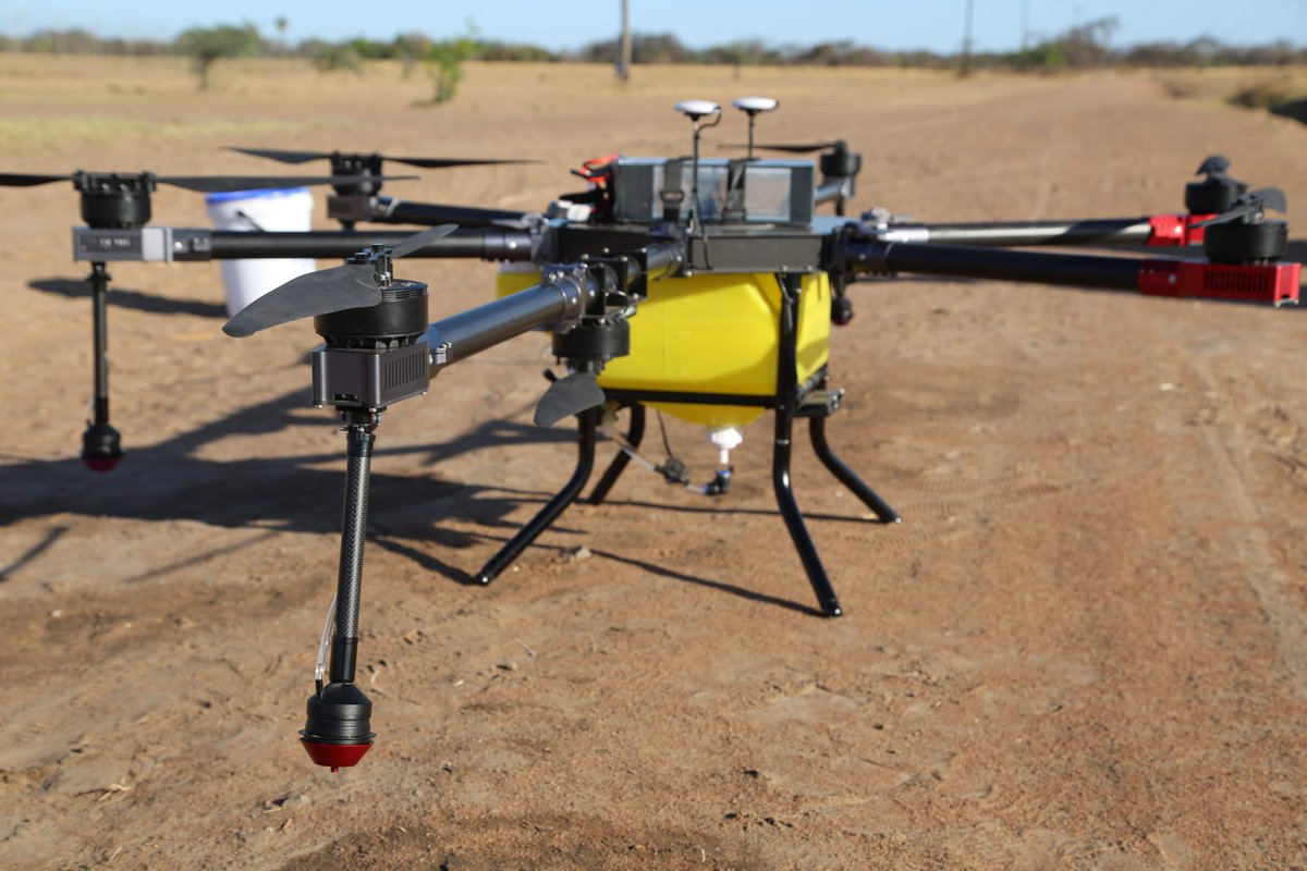 Tawanda_jc's tweet photo. Many developing countries have started using drones for #agriculture like these crop sprayers. In Africa in particular, we need more awareness, training platforms &amp; affordable financing to accelerate growth of #drones4ag &amp; promote safe, responsible use. @PrecisionUAV https://t.co/pIEDpiShgN