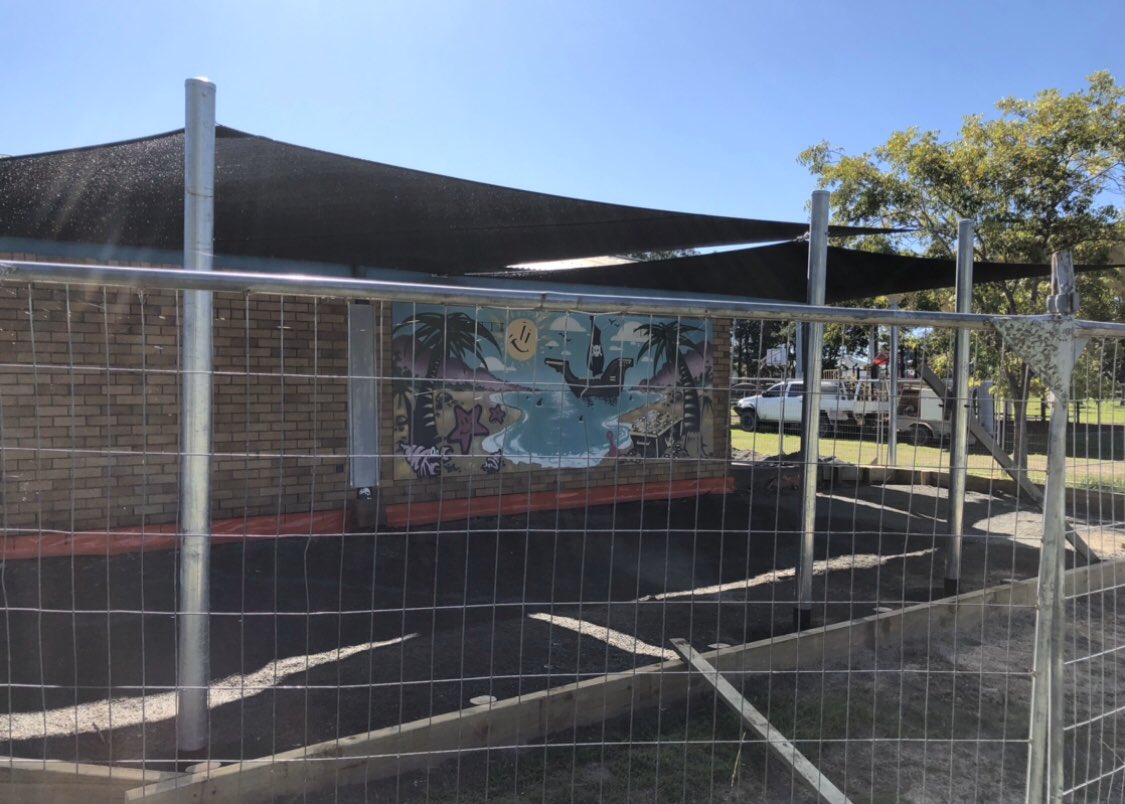 chuckybyrne's tweet photo. One of the positives we’ve found during this strange period has been the opportunity to upgrade facilities for our kids to enjoy when they return. The handover of our new @kempseysouthps sandpit took place this arvo. Bit excited! #hoursoffun #readyforkids #struth https://t.co/WRpu1hVBgC