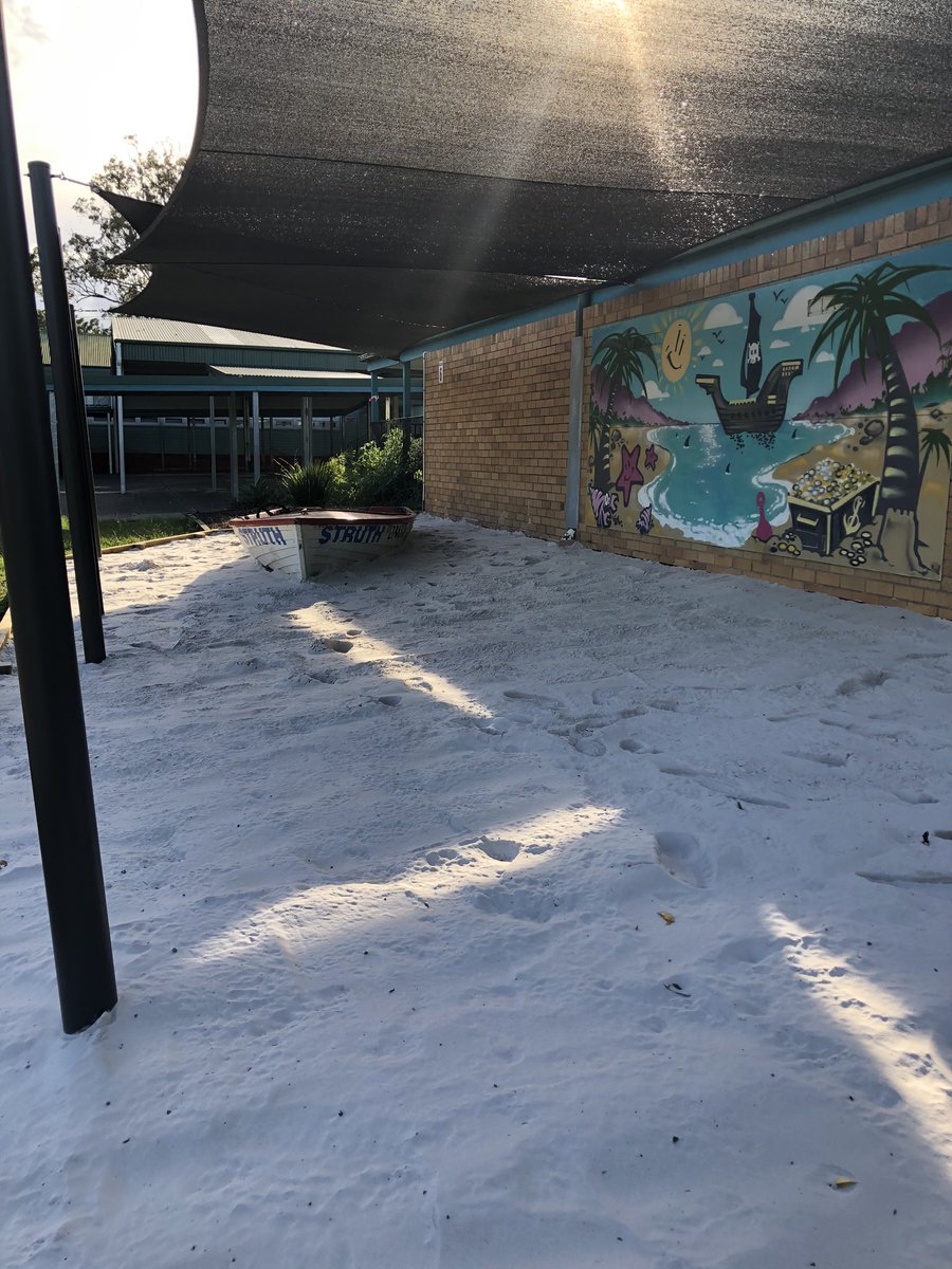 chuckybyrne's tweet photo. One of the positives we’ve found during this strange period has been the opportunity to upgrade facilities for our kids to enjoy when they return. The handover of our new @kempseysouthps sandpit took place this arvo. Bit excited! #hoursoffun #readyforkids #struth https://t.co/WRpu1hVBgC