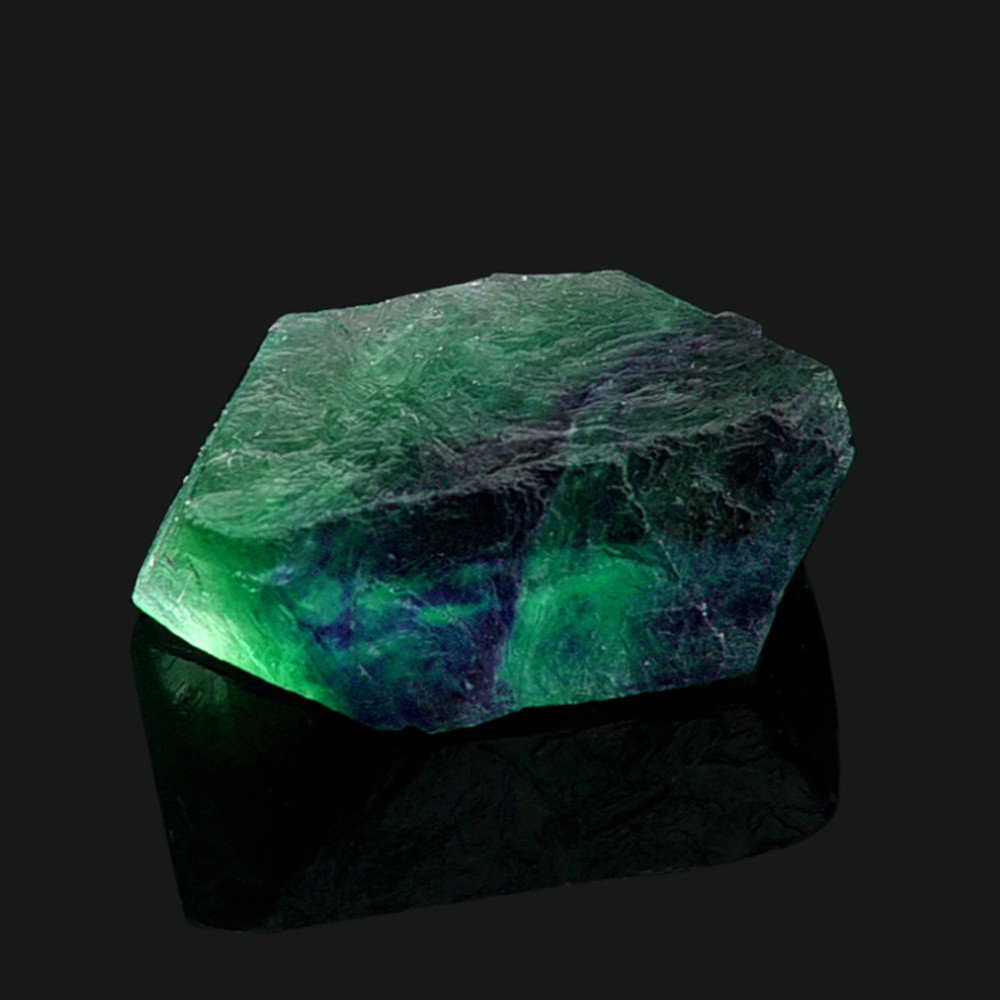 черный флюорит. зеленые кристаллы эстетика. темно зеленый кристалл. темно зеленый кристалл. темно зеленый кристалл.