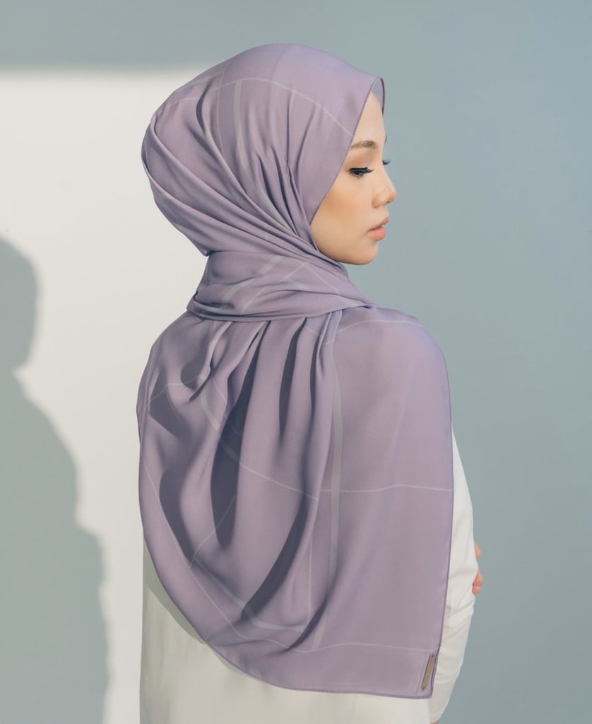 ImanAbdulRahim's tweet photo. I jarang pakai shawl tapi cantik ye tudungpeople punya shawl ni 🥺 https://t.co/IODAw8md23