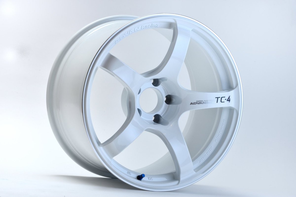 発売中のREVSPEED6月号、104-105ページに掲載のADVAN Racing TC-4装着