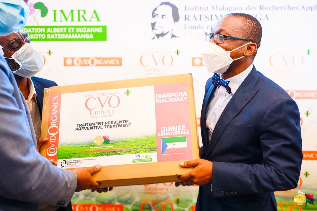 SE_Rajoelina's tweet photo. L’envoyé spécial du Président de la Guinée équatoriale, le Vice-ministre de la santé @MitohaOndo est arrivé sur le sol Malagasy pour récupérer le Tambavy CovidOrganics / préventif et curatif . 
#Madagascar est là pour venir en aide à tous les pays amis contre le #COVID19. 🇲🇬 🇬🇶 https://t.co/VzaQ8DqcEF