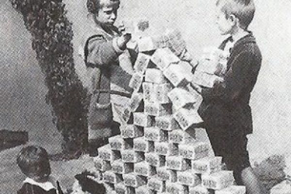 どらぴおん De Rapi ren 1京1000兆円がどれくらいやばいかと言うとあの大インフレを起こした 一次大戦の時のドイツの賠償金は13億金マルク 約218兆円