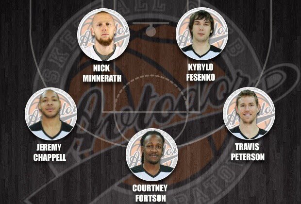 🌟 СИМВОЛИЧЕСКАЯ ПЯТЕРКА ДЕСЯТИЛЕТИЯ В «АВТОДОРЕ»
🏀🔝🖐
2010–2020 AVTODOR ALL-DECADE TEAM 🌟
📋
PG – Кортни ФОРТСОН | <a href="/Cfortson4/">Courtney Fortson</a>
SG – Джереми ШАППЕЛЛ | <a href="/choppa2109/">Jeremy Chappell</a>
SF – Трэвис ПИТЕРСОН | <a href="/TPeterson42/">Travis Peterson</a>
PF – Ник МИННЕРАТ | <a href="/NickMinnerath/">TheCapeCodKid</a>
C – Кирилл ФЕСЕНКО | <a href="/KyryloFesenko/">Kyrylo Fesenko</a>
