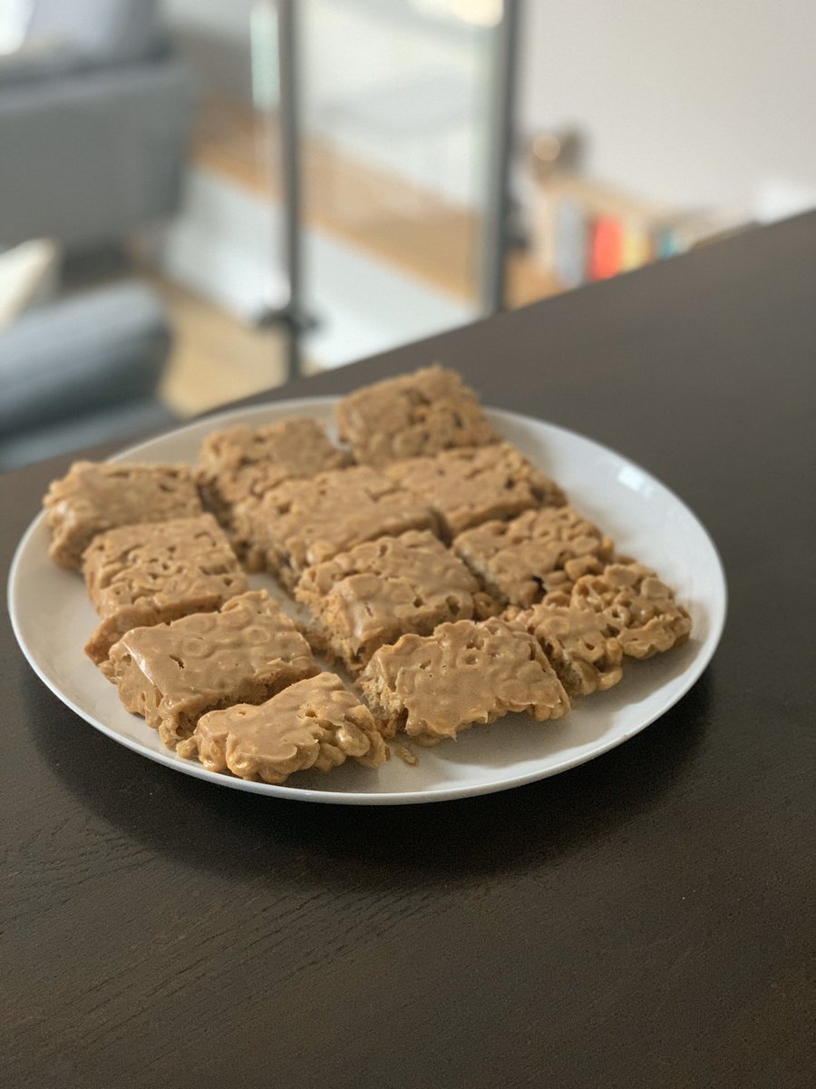 anusheh86's tweet photo. The best thing about lockdown working? Lockdown tea breaks π peanut butter, honey & cheerio fridge bake π€€ who is this person Iβve become?! #lawyerlife #porterdodson #lockdownlawyers #muststopeating #cantstopeating https://t.co/JAIdJIVjmx