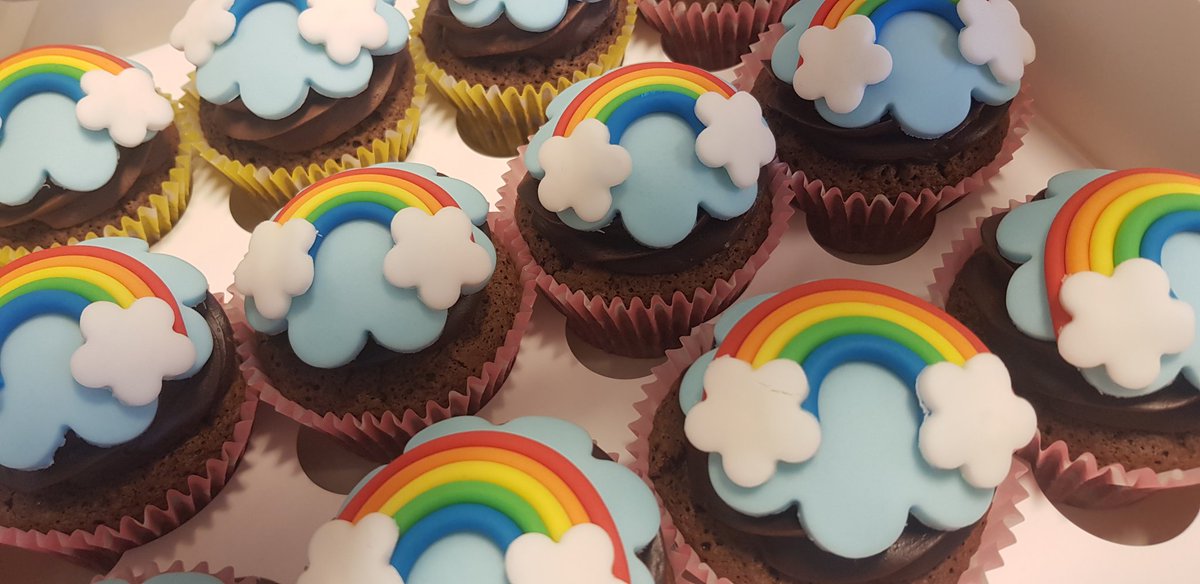 Beautiful cakes frm Dr Abhi Inglis Younger People wiv Dementia Service <a href="/LeedsandYorkPFT/">Leeds & York Partnership NHS Foundation Trust</a> for Wd1 #TheMount , thinkin of all the staff here. The wd hav had a challenging month+ but continue to stay true to values &amp; passionate person centred dementia care. Made by <a href="/CarolineCakesCA/">Caroline Pearman</a>