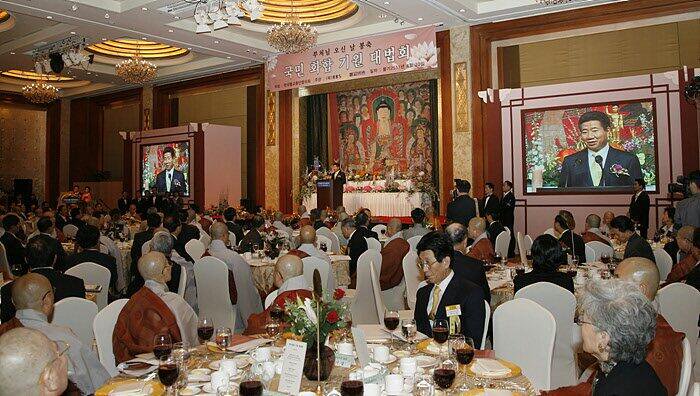 2007년 오늘(4월30일) 노무현 대통령은 국민화합을 위한 기원대법회에 참석하여 “주권자인 모든 국민이 더불어 잘 사는 균형이 잡힌 사회, 이것이 진보의 본뜻이자 민주주의의 궁극적인 목표”라고 말했다.