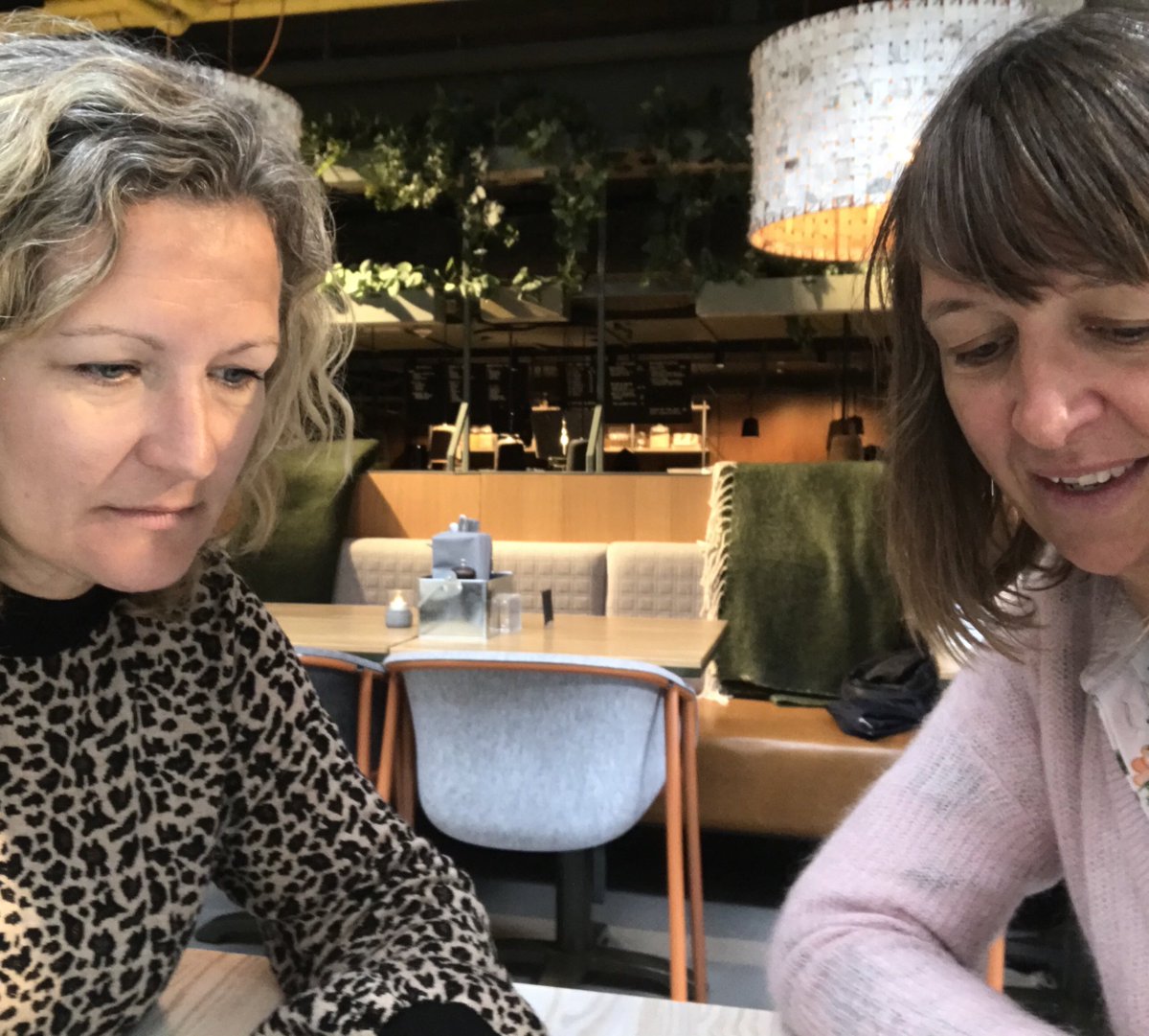 Hade aldrig trott att min närmsta samarbetspartner skulle vara en sosse. Men <a href="/AnneEkberg/">Anne Ekberg</a> och jag har just avslutat ett jobb och är redo för fler.  

Vi kan media och kommunikation. 

Vi vågar vara kaxiga och utlova ett unikt stöd. 
 
Hör av dig och boka in ett möte.