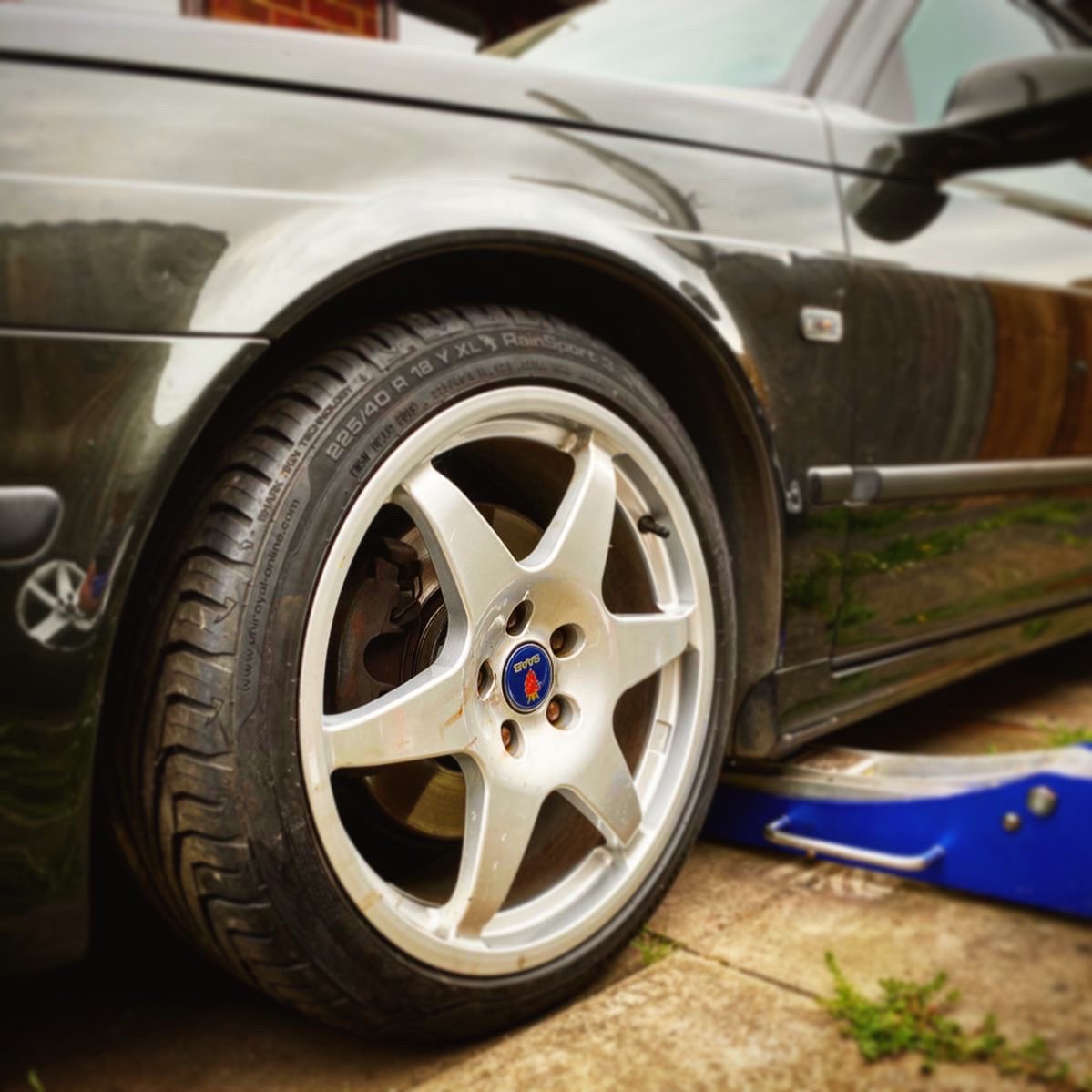 Graeme_Lambert's tweet photo. Before and after, first job on the #projectoak 9-5
#saab #saab95 #saabestate #saabturbo #saabaero #turbowagon #aero #project95 #dogwagon #alloy #alloywheels #alloywheel #doubley #hirsch #hirschwheels #saabwheels #saaballoys #17inch #18inch #graphite #graphitegreen #oak #oakgreen https://t.co/nBGlpjDp0E