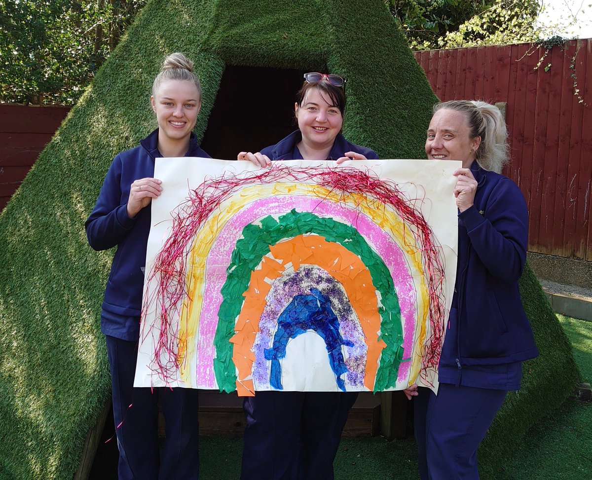 TraffordCouncil's tweet photo. Some more lovely #RainbowsofHope made by children in Early Years settings across Trafford. 

Our amazing nurseries, childminders and afterschool clubs are doing a brilliant job enabling parents to go to work and keep our essential services going. 

#ThankYou #councilscan https://t.co/F85y06uEzA