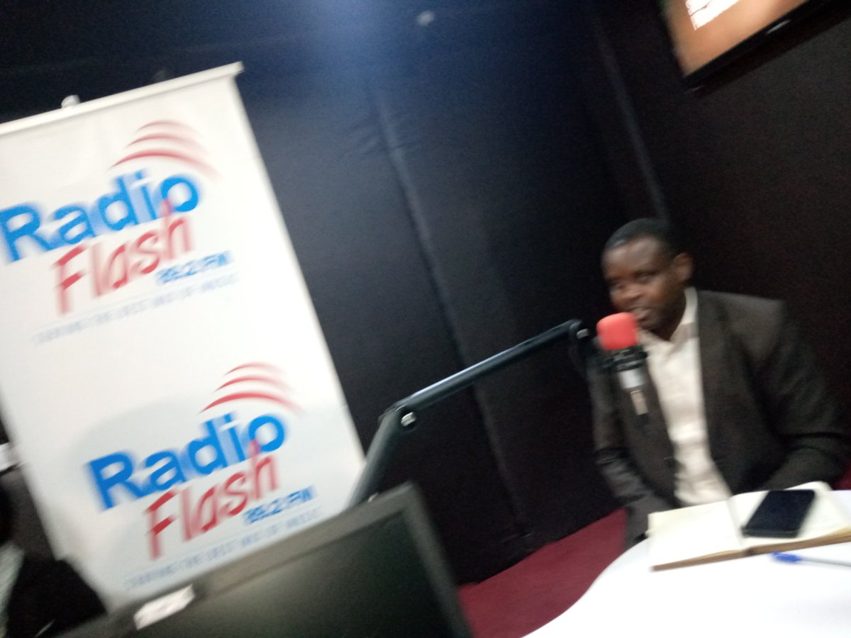flashfmrw's tweet photo. Nonaha mu #IKAZEMUNYARWANDA Abanyarwanda bari kwirinda ibiza bate muri iki gihe? Gahunda yo gufasha abahuye nabyo ihagaze ite? Turi kumwe na @RwandaEmergency @RwandaLocalGov #RwOT #Rwanda #RadioFlashFM @tujac5 @TwahirwaIpha https://t.co/snTKAgsgqV