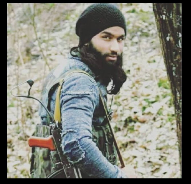 thehawak84's tweet photo. Some very known armed faces of kashmir, Sameer Tiger and his childhood best friend aqib
Sameer tiger was one of the most famous young Kashmiri miltant who was killed 30 April 2018 during in a Gunfight, along with his best friend aqib
#kashmir #killings #youthlost
#confilt https://t.co/vW7qjxJ54K