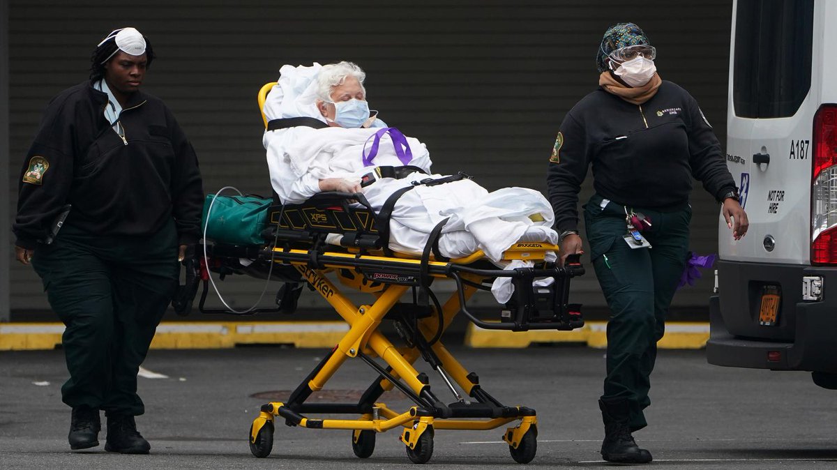 franceinfo's tweet photo. "Elle refusait d'aller à l'hôpital, faute d'assurance" : aux Etats-Unis, les patients sans couverture maladie démunis face au coronavirus

https://t.co/lmhzX1Wpx0 https://t.co/JzqLzDi6Ny