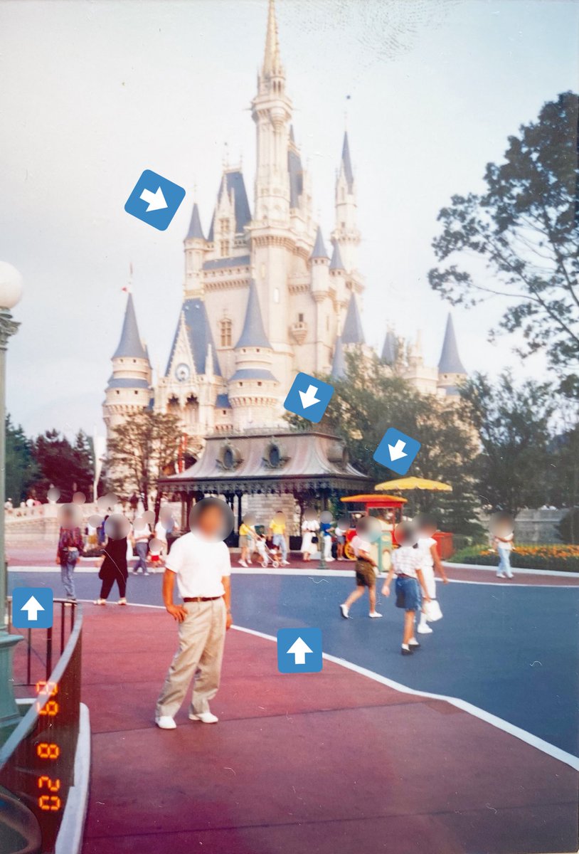 Uzivatel Na Twitteru 19年8月の東京ディズニーランド グランドオープンから6年半後の写真 今現在との違い シンデレラ城の色 車椅子ゾーン ポップコーン ジュースワゴン 城前に道がある パレードルートの