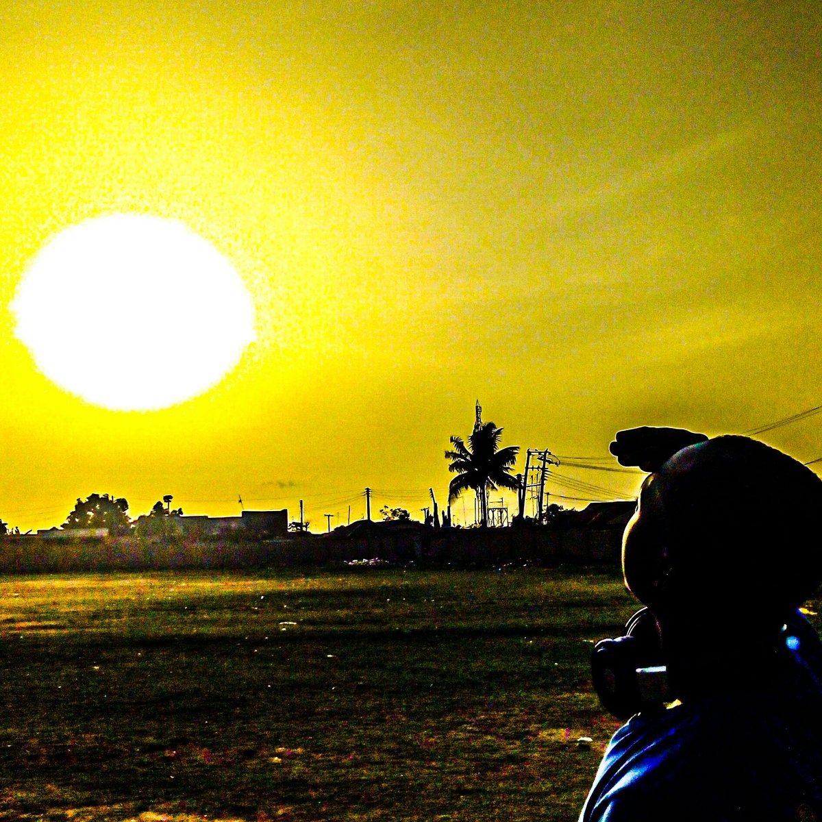 Legendslens's tweet photo. Legends lens presents a story series from across borders as we move through the #Pandemic. "The rising and setting of the sun reminds us that as the days go by, so does our hopes get high. This too shall pass."

 Reflections as the sun rises.
📷 @legendslens https://t.co/J6ZdEFIph0