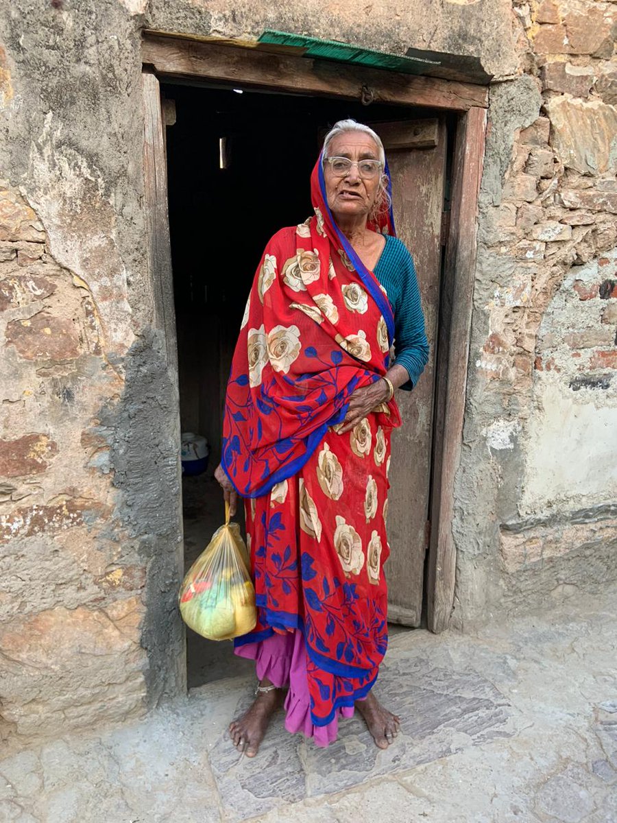 rha_india's tweet image. And #Bhiwadi Robins are back with another delivery of #SeniorPatrol .🚛

All safety measures:✔️

If you know or have elderly citizens who need our aid, share their details @
.bit.ly/RHASeniorPatrol

#RHA #COVID19 #OneFamily #Smile #HelpingHands #HappinessStories