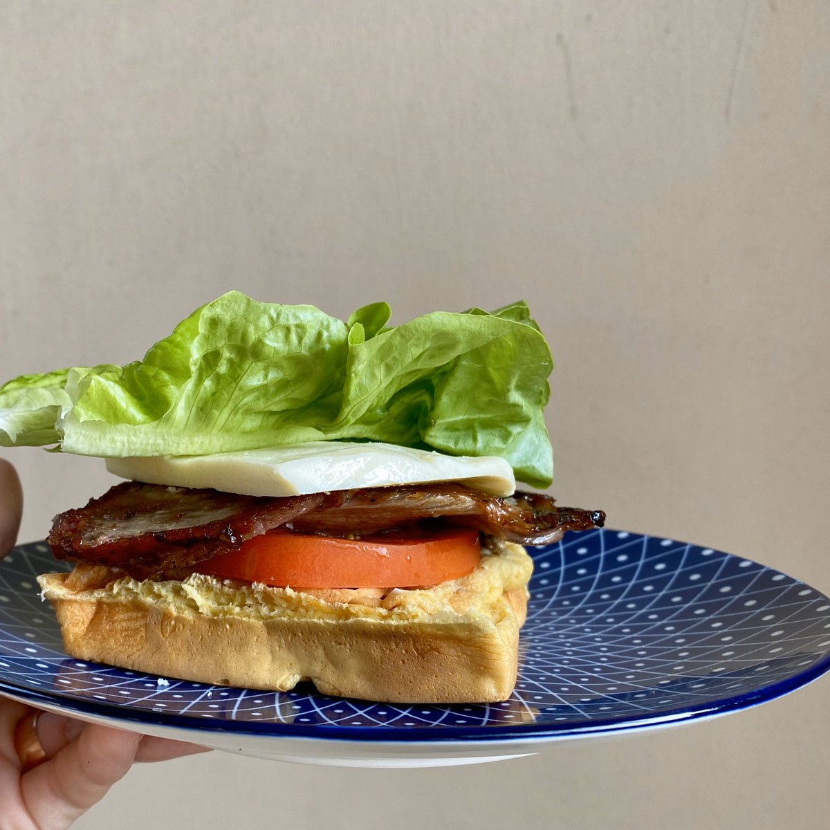 dan_hues's tweet image. Today I make a nice MLT on a waffle. And yes, the mutton was nice and lean and the tomato ripe. So perky.

Waffle made from a keto meal replacement #lcbase and 4 eggs. 👌