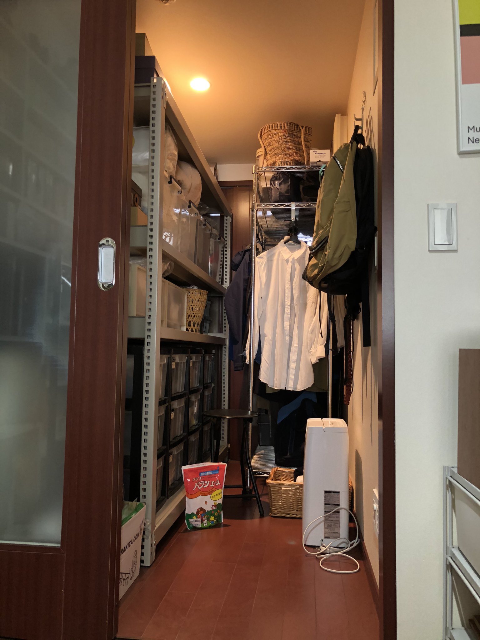 サトウユキコ A Twitter 物置部屋をおしゃれウォークインクローゼット化したった T Co Fmzgodfhxb Twitter