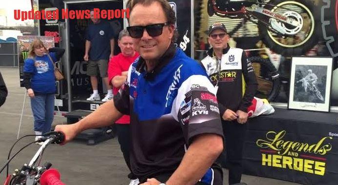 updated_news24's tweet image. Motocross riding legend Marty Smith died in California in a buggy accident on Monday. His wife Nancy has also died in this accident.  #BuggyAccident #MartySmith #MotocrossLegend #Nancy updatednewsreport.com/motocross-lege…