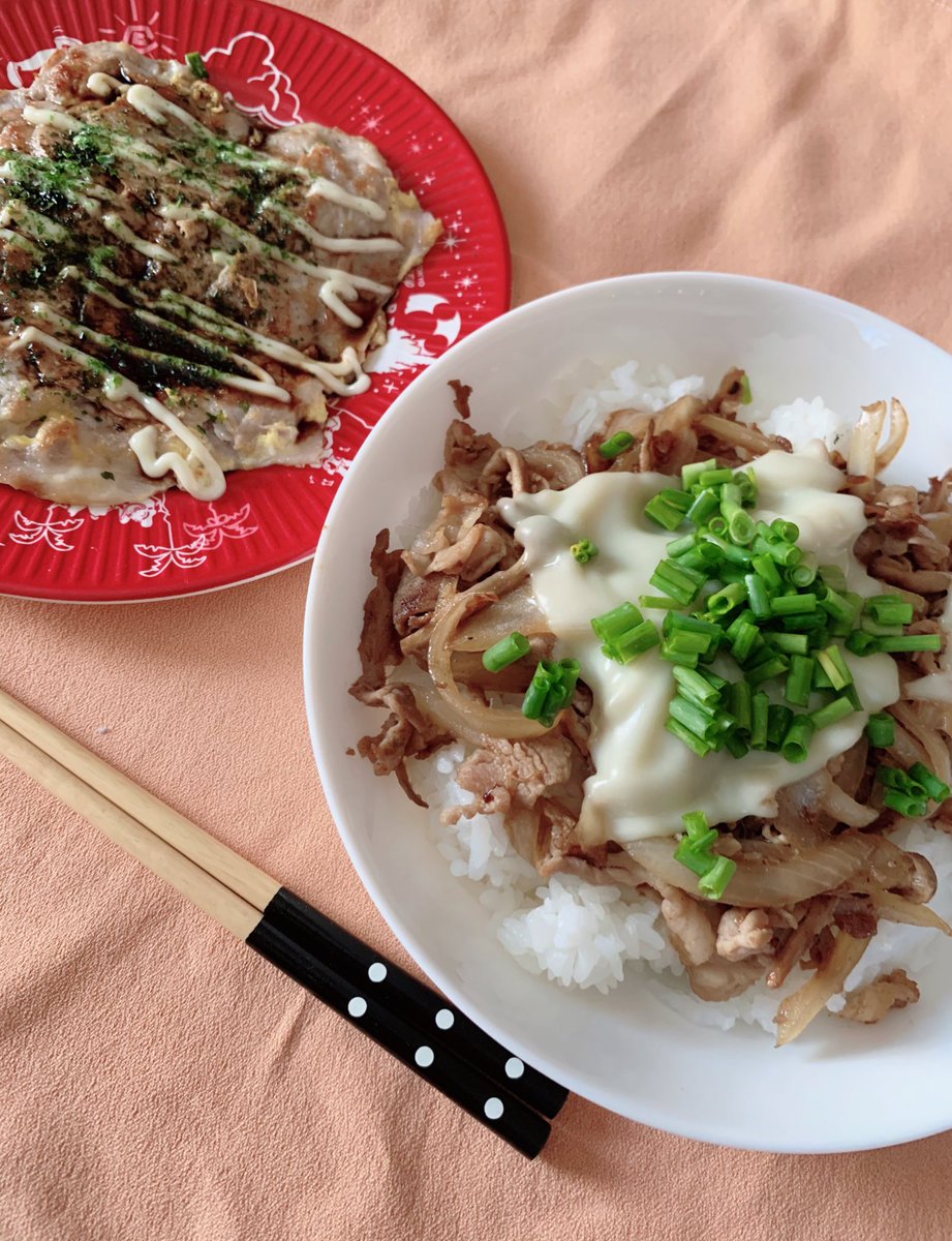 chie_0215's tweet photo. @jun_shison0305 
豚丼→チーズとネギとキノコをプラスで入れ
とんぺい焼き→青のりと中にチーズを入れました🤤
#志尊の自粛部屋 自粛中の7日間たくさん笑い、今日の23時も楽しみです🥰
#志尊と歩む 早く韓国に旅行しに行きたいです✈️ https://t.co/YEqrNuqgHW