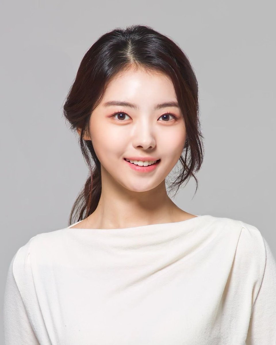 лим джи-ён. лим ен. лим наен. лим джи-ён. Kimhieora.