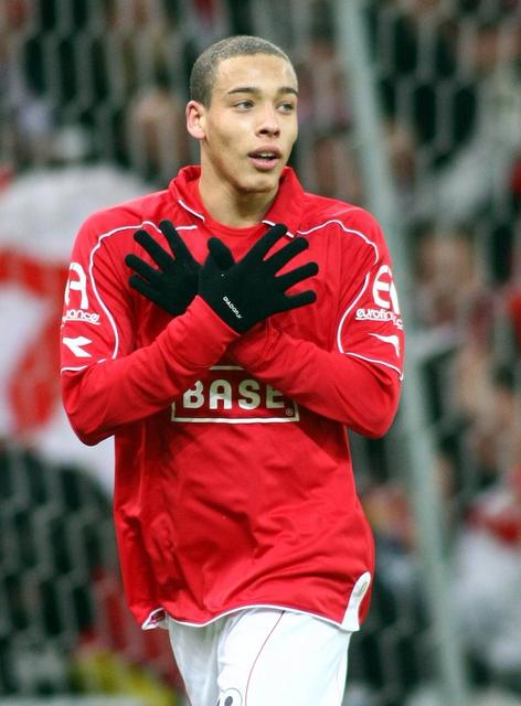 mertzpierre6's tweet photo. Comme quoi, certains n'oublient jamais d'où ils viennent… #StandardLegends 🔴⚪️❤️ https://t.co/5i8TwHfh1w