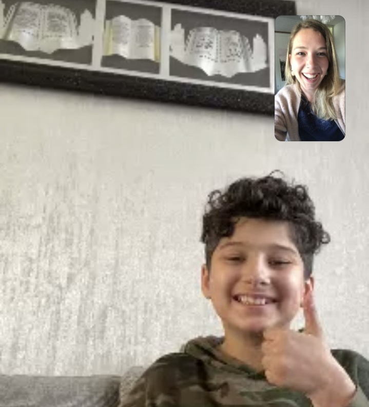 SamenZwolle's tweet photo. PROJECT AFSTANDSLEREN 📚 Samen met @traverswelzijn helpen we kinderen die moeite hebben met het thuisonderwijs. Inmiddels worden er al 70 kids geholpen door o.a. pabo en social work studenten! Danielle begeleid Silvan met veel plezier. Meer info ⤸
https://t.co/K1oS58IbJC https://t.co/pyGcEddhnh