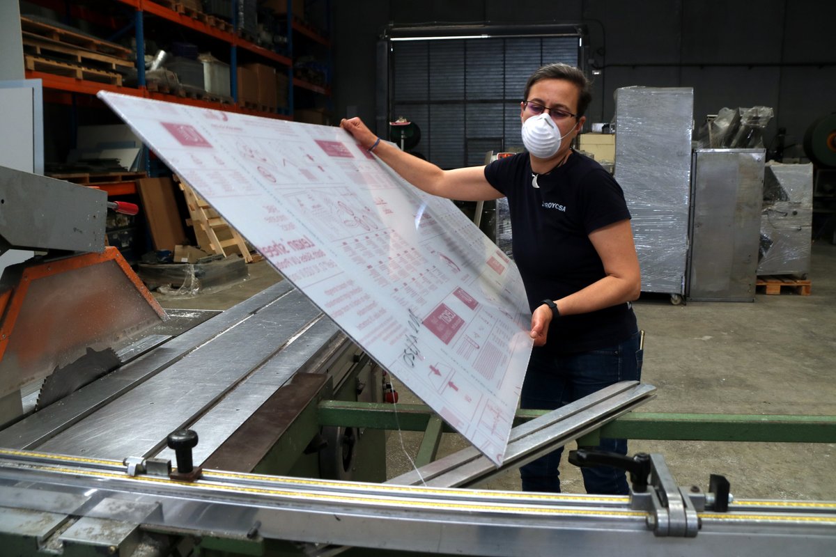 btvnoticies's tweet image. El retorn a la feina dispara la demanda de mampares: els proveïdors estan gairebé sense estoc i hi ha llista d'espera

Més notícies sobre el coronavirus ⬇️
beteve.cat/societat/coron…