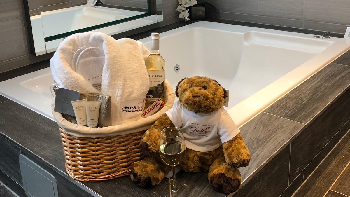 Thanking our #AyrshireHeroes
Ahead of tonight's #nhsclap for #keyworkerHeroes. At <a href="/simpsinns/">SimpsInns</a> we want to thank all key workers and heroes in #Ayrshire. Tag your #AyrshireHeroes and tell us why they should receive this hamper. #StaySafe