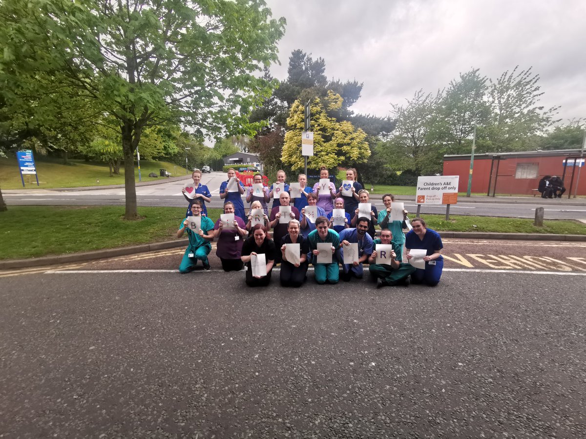 Mrs_gillbean's tweet photo. Happy Birthday @captaintommoore with love from North Manchester General Hospital #HappyBirthdayCaptainTom #CaptainTom #CaptainTomMoore @BBCNWT @MENnewsdesk #NHS https://t.co/gAKBsYY0oy