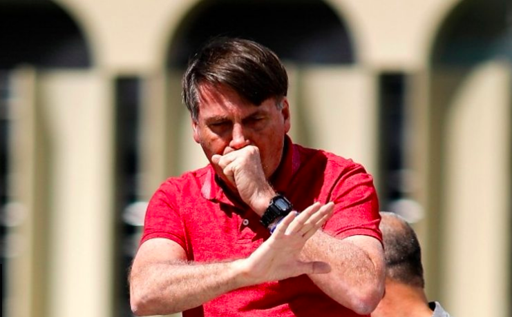 Meanwhile in Brazil... when asked about hundreds of daily deaths, President 'mini Trump' Bolsonaro answered 'So what?'

This is the world leader who attended an anti #coronavirus lockdown rally.

theguardian.com/world/2020/apr…