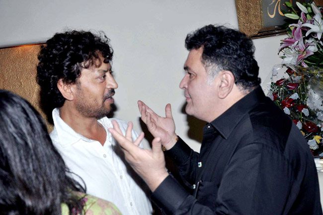 MotivationalInn's tweet photo. #Black2020
It truly is a dark week..2 days, 2 legends...Its end of an era of finest actor..40 years of such splendid work. You inspired so many young talents...A big loss. 
ॐ शान्ति
#RishiKapoor #RIP_Rishi_kapoor #ऋषि_कपूर
 #riprishikapoor #IrrfanKhan #IrrfanKhanRIP https://t.co/452TNtClMK
