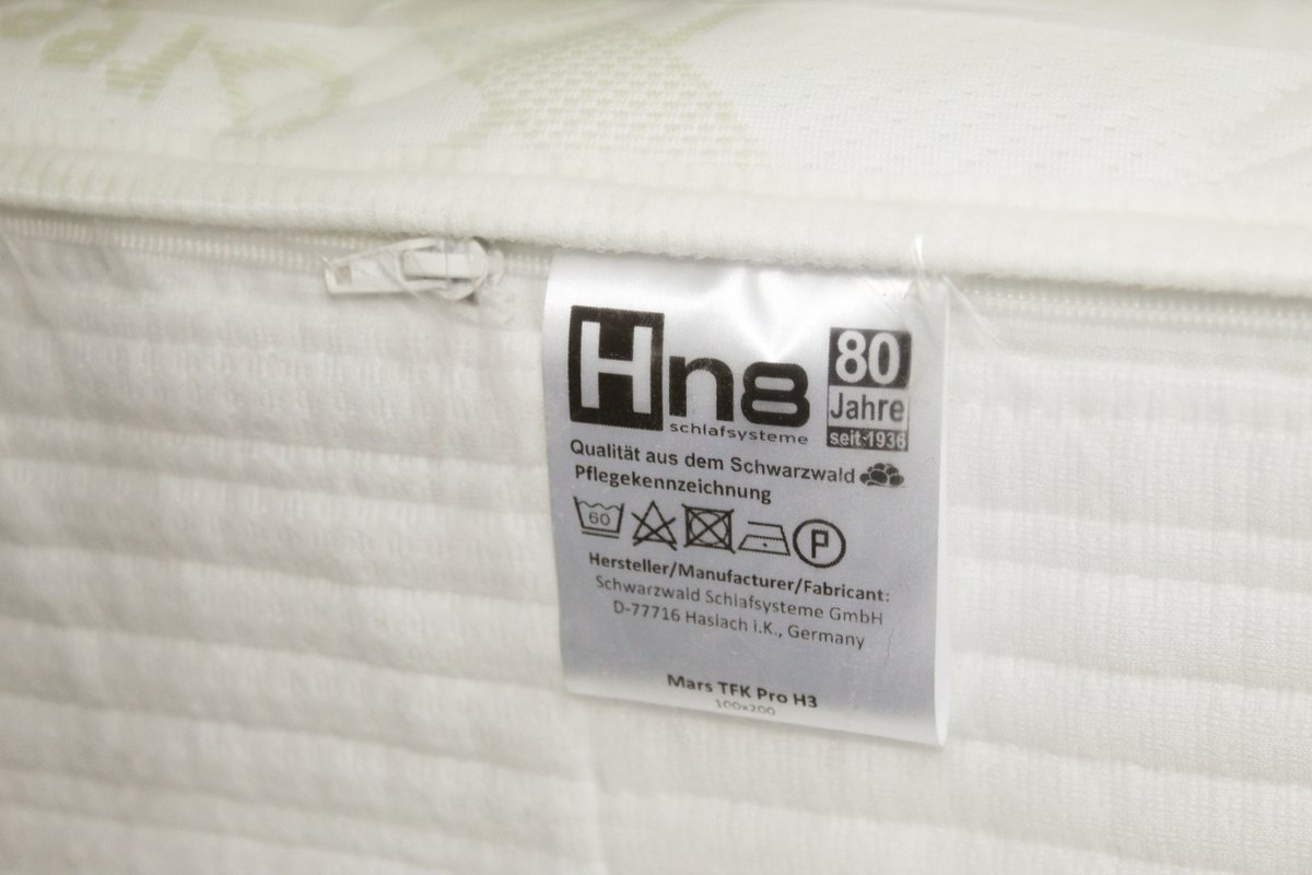 Guter Schlaf ist essenziell für einen erholsamen Urlaubsaufenthalt 🛏️ Dafür ist bei uns gesorgt - unsere neuen Matratzen sind da! Sie werden bei Ihrem nächsten Besuch traumhaft gebettet sein. ✨  Wir verlassen uns auf die beste Schwarzwald-Qualität mit Hn8 Schlafsysteme.