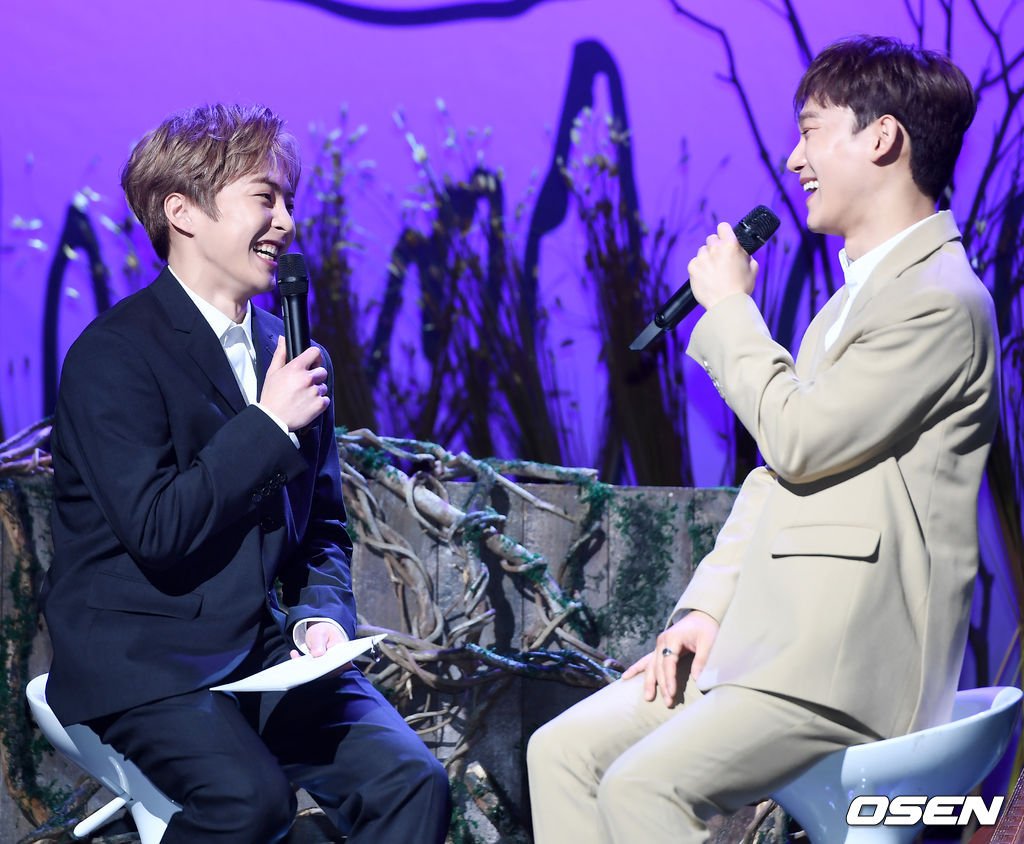 archive2199's tweet photo. 1 year ago today, Minseok said goodbye to April while listening to Jongdae's album!

“Thank you Jongdae for singing a good song.” ❤

#XIUMIN #CHEN #xiuchen https://t.co/mbVCO0URLD