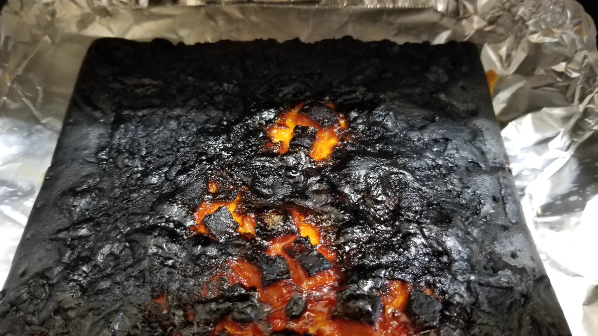 これは本当にピザ？ピザを作ったはずが溶岩が出来上がるwww