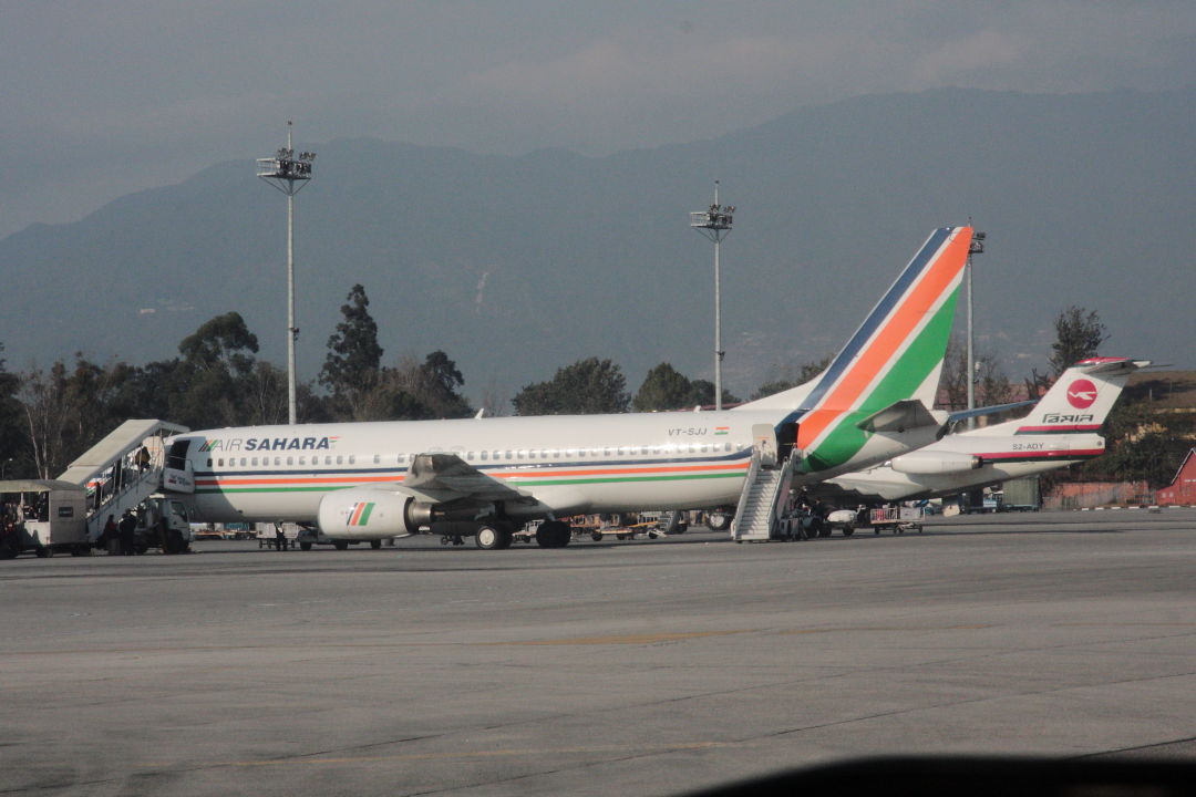 朝日新聞航空部 Pa Twitter 整理をしていたら ２００７年のネパール取材の写真が出てきました カトマンズのトリブバン国際空港です 手前の機体 今は無くなった航空会社ですよね ２００７年撮影 高