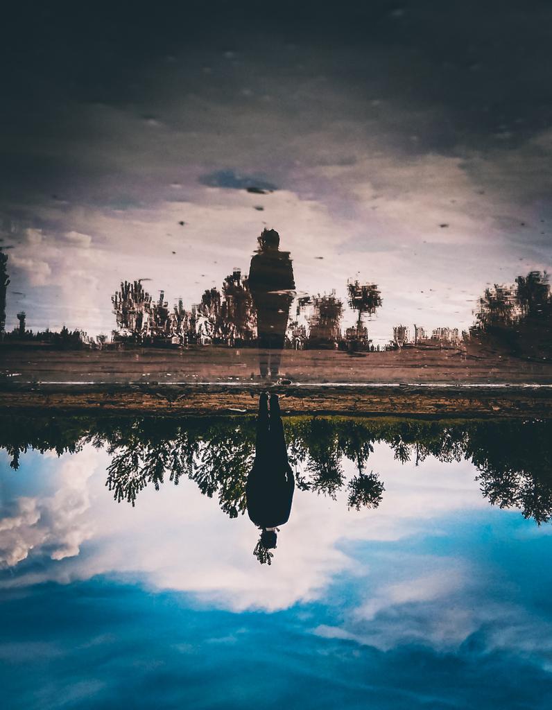 yourvisualpoet's tweet photo. "The beauty you see in me is a reflection of you." - Rumi ~ ~

#Kashmir #photography #srinagar #photooftheday #tones #lockdown #StayHome https://t.co/gXUvXPQt6G