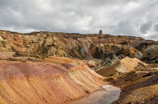 20/ Amlwch Port and Parys Mountain. An 18th and 19th century industrial landscape, major copper mine. Some mining activity still progressing. Extensive workings remain. After a large investment a visitor centre and way-marked walks are open to the public.