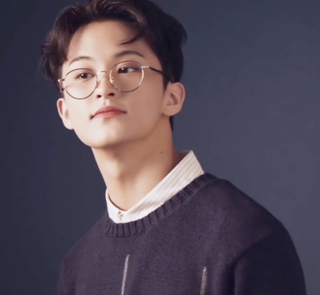 henaasang's tweet photo. "you're a precious person, a good person" - doyoung to mark, 2020.

Mark you're the most precious boy I've ever seen, you're the best for everything. mark lee best boy. https://t.co/q3XUtYs74e
