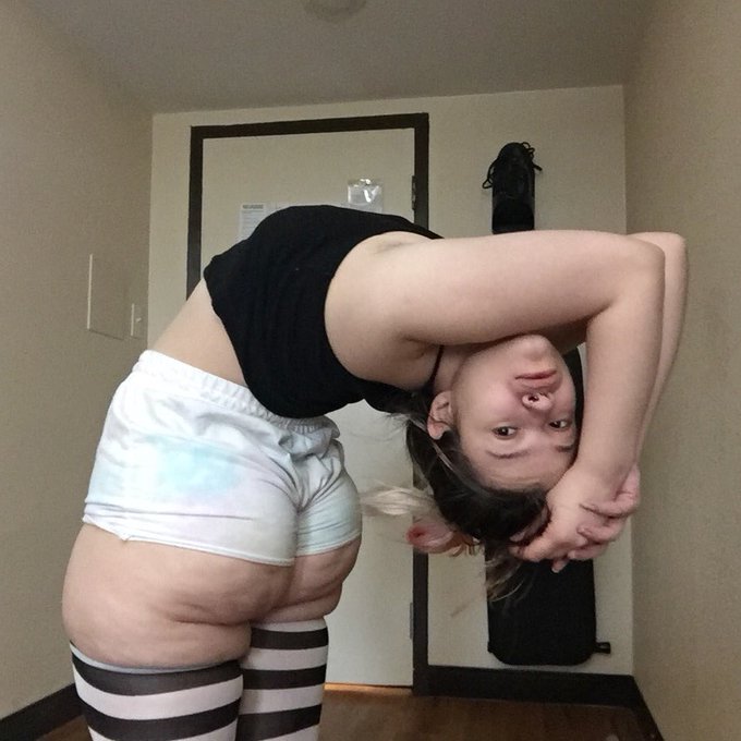 🌤good morning!🌤 please rt for exposure ✨  let&rsquo;s have some fun today! I have time for sessions &amp; customs(