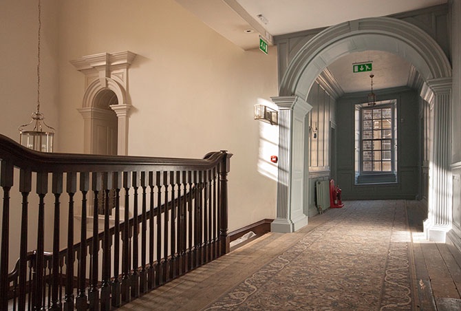 21/  @LlanellyHouse An important example of early Georgian architecture. Llanelly fell far & hard, it’s front butchered with shop fronts, interior institutionalised. Original features remained under modern fittings. After multi million pound restoration the house is now saved.