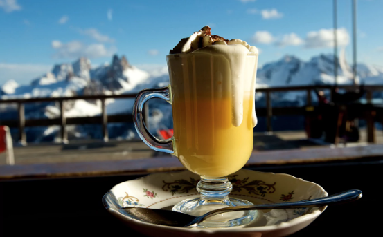 rocket_ski's tweet image. The weekend's almost here! Why not cosy up one evening and try out these popular après-ski drinks at home. The Peppermint schnapps hot chocolate sounds pretty tasty...oh wait what about the Bombardino 😏🍻🍾🍹
telegraph.co.uk/travel/ski/art…