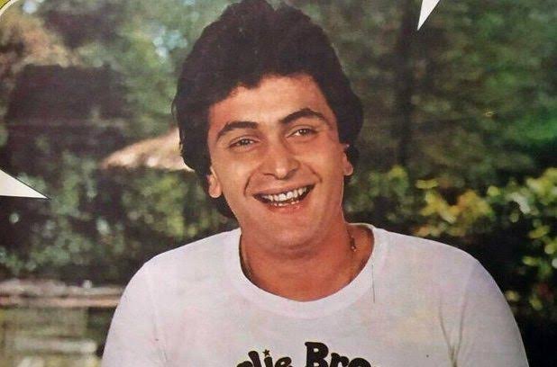 VermaAmrta's tweet photo. अभी एक गम से निकले ही नहीं थे,
कि दूसरा गम हमारे हक में हो गया।
#amithoughts
कल ही हमनें अपने एक फ़िल्म इंडस्ट्री के सितारें इरफान खान को खोया था, और आज फिर एक सितारा ऋषि कपूर जी हमें अलविदा कह गए।विनम्र श्रद्धांजलि। ॐ शान्ति ॐ।
#riprishikapoor
#ripirfankhan https://t.co/m6c99NGFpH
