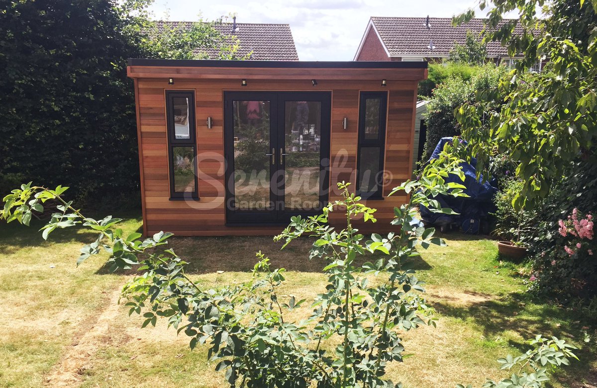 SerenityGR's tweet image. Fancy something a little bit different, how about an astro turf roof? Also a peek inside this 4x3m

#serenitygardenrooms #bookyourbuild @gardenroomHQ