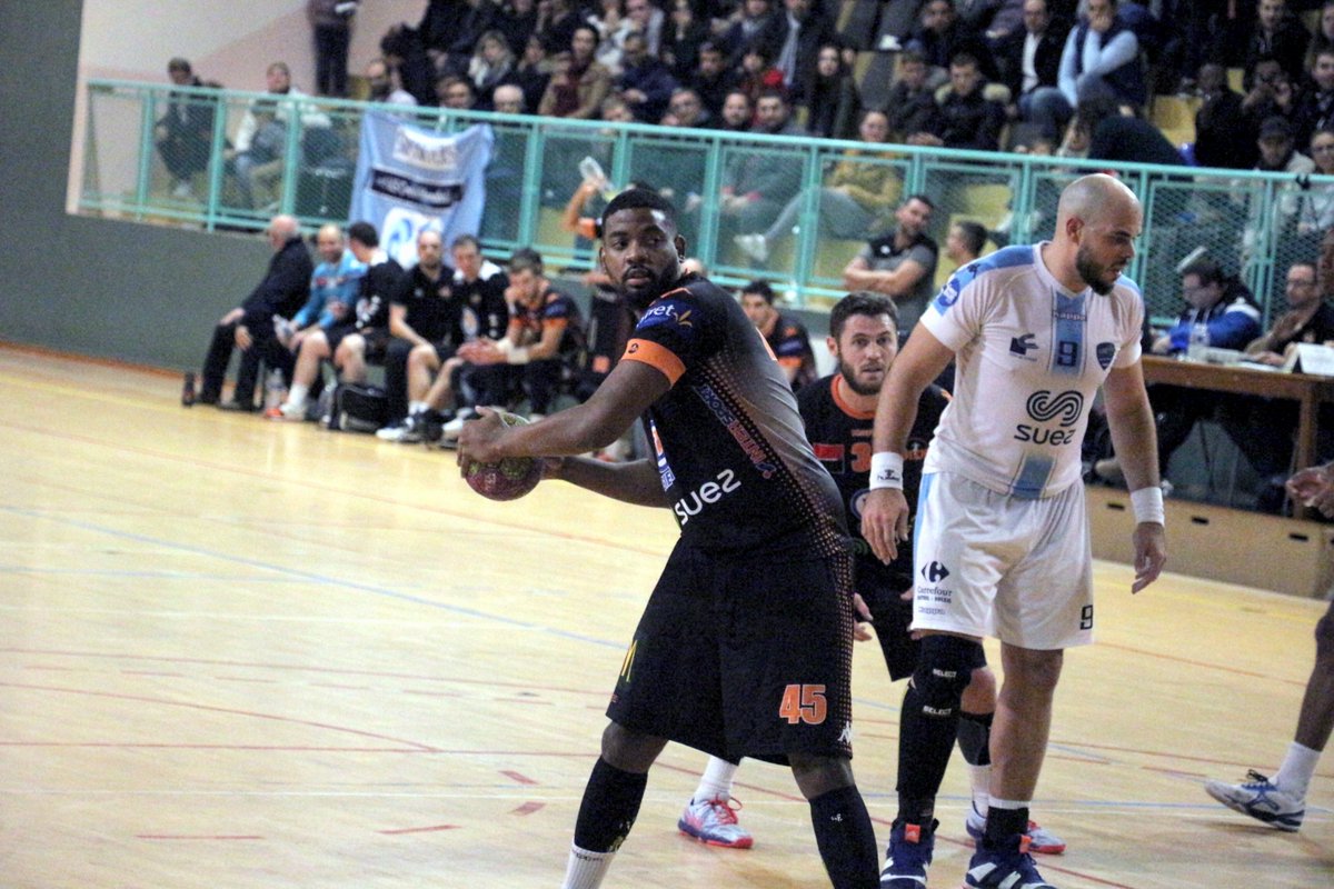 LCoursimault's tweet photo. #Handball
#Mercato
Deux arrivées actées au @spoh45 #N2M :
Jessy Dena (pivot) du @Hbc_Gien  (N1)
Alexandre Julien (arrière) de Dreux (N2).
#SourceClub
@larep_fr https://t.co/AQj9mGf5yl