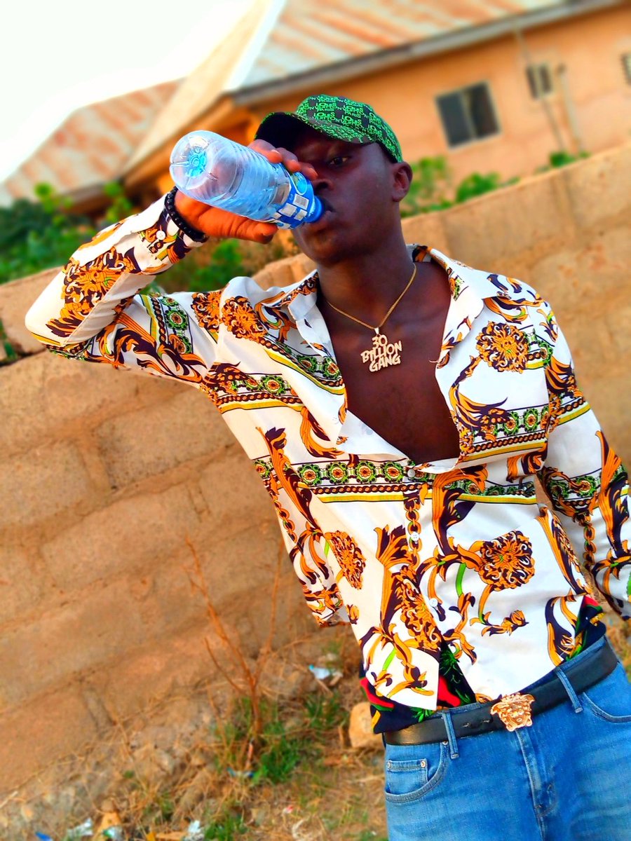 CrossAdamsColle's tweet image. Lock down mood ✌✌